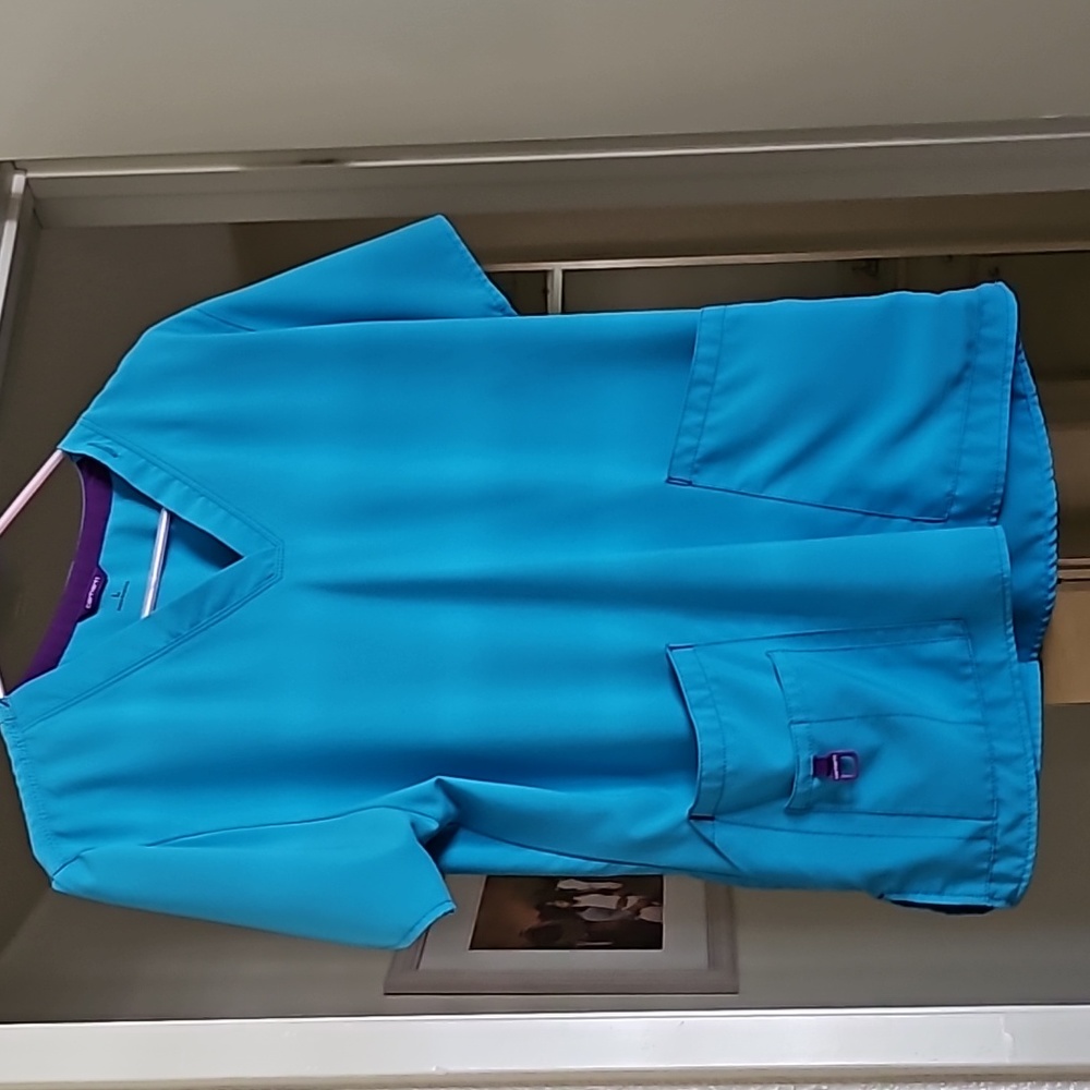 Ladies Carhartt scrub set